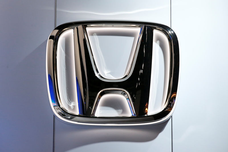 © Reuters. The Honda logo is seen during the North American International Auto Show in Detroit
