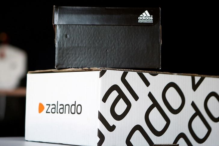 © Reuters. A Adidas shoebox stands above a Zalando cardboard box on a staged scene in Berlin