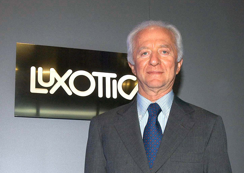 © Reuters. FILE PHOTO: Luxottica's founder Leonardo Del Vecchio poses during MIDO Exhibition in Milan