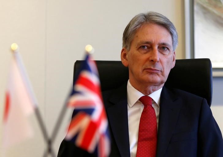 © Reuters. Britain's Chancellor of the Exchequer Philip Hammond attends a meeting with CEOs and board members of Japanese financial institutions in Tokyo, Japan