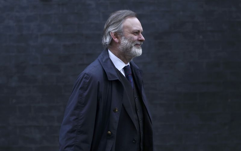 © Reuters. Britain's ambassador to the EU Tim Barrow walks towards to 10 Downing Street, London