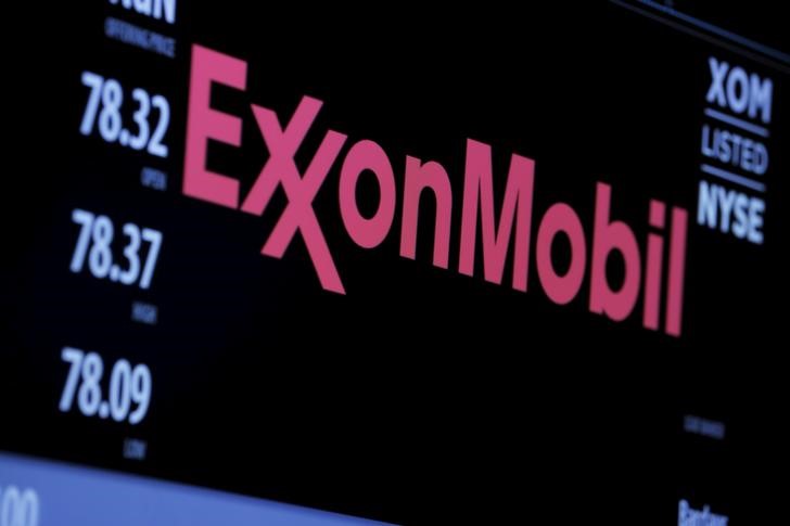 © Reuters. The logo of Exxon Mobil Corporation is shown on a monitor above the floor of the New York Stock Exchange in New York