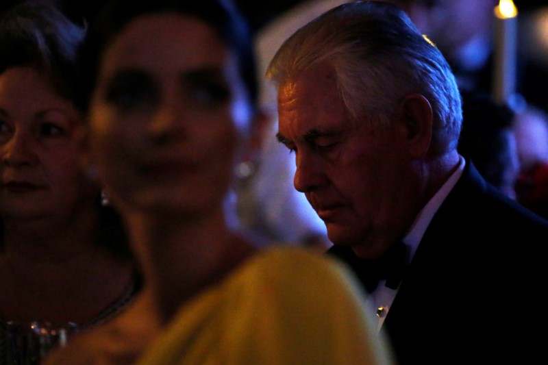 © Reuters. Tillerson is among the attendees to hear Trump address the Presidential Inaugural Committee (PIC) Chairman's Global Dinner in Washington