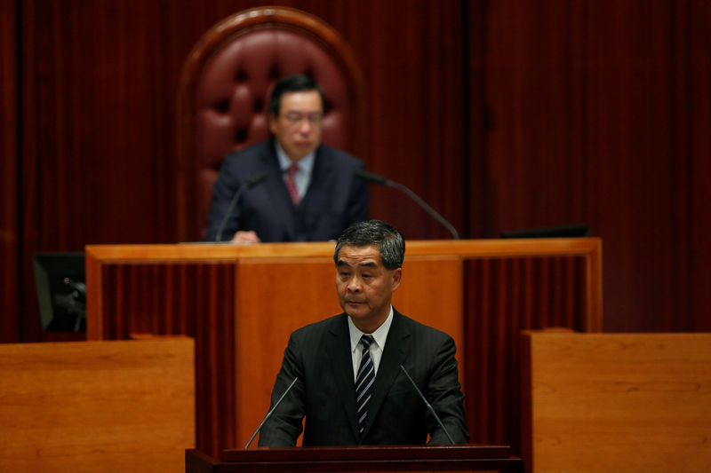 © Reuters. Hong Kong Chief Executive Leung Chun-ying presents his policy address at the Legislative Council in Hong Kong