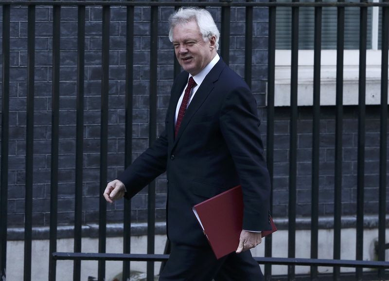 © Reuters. Britain's Secretary of State for Departing the EU David Davis arrives for a cabinet meeting in Downing Street, London