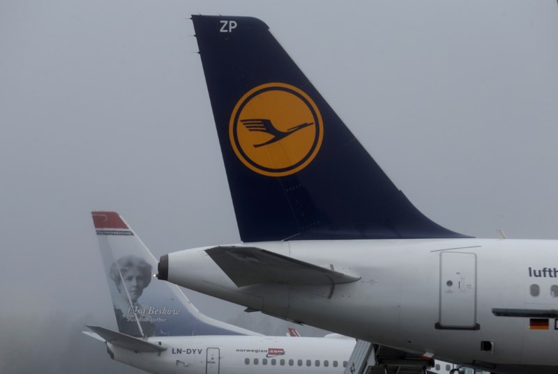 © Reuters. Lufthansa and Norwegian Air aircraft tails are pictured in Riga International Airport in Riga