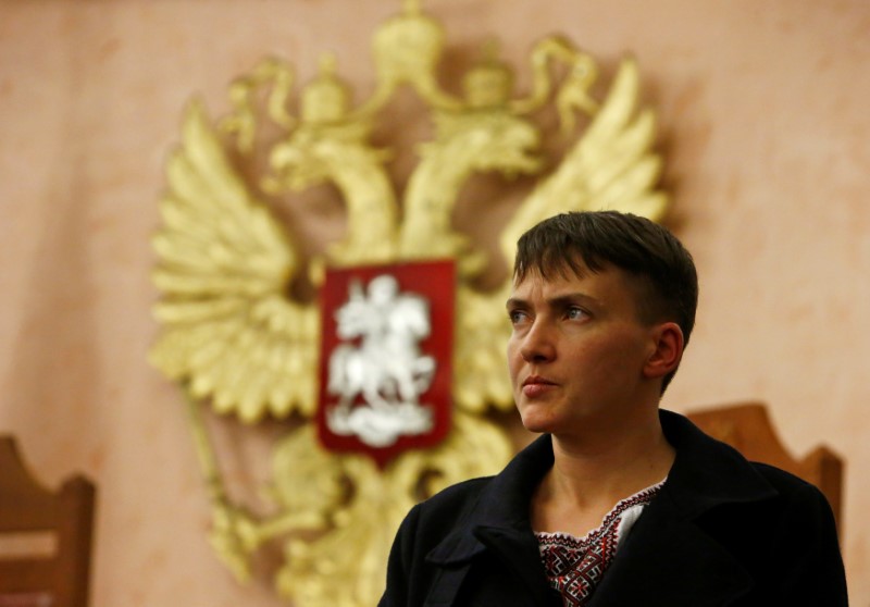 © Reuters. Ukrainian lawmaker Savchenko attends hearing against Moscow's sentencing of Ukrainian prisoners Klykh and Karpyuk in Moscow