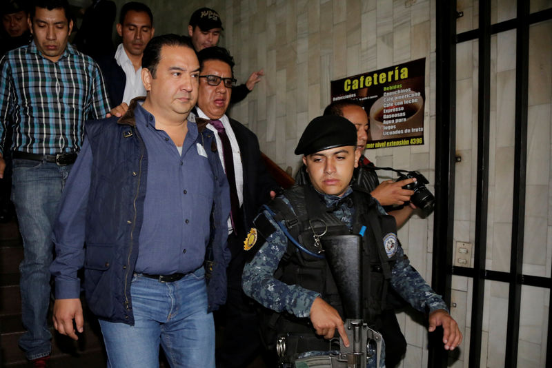 © Reuters. Sammy Morales, brother of Guatemala's president Jimmy Morales, arrives at the court after being arrested for his alleged involvement in a corruption case in Guatemala City, Guatemala