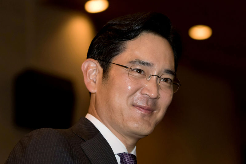 © Reuters. FILE PHOTO: Jay Y. Lee attends the 2015 HO-AM Prize ceremony in Seoul