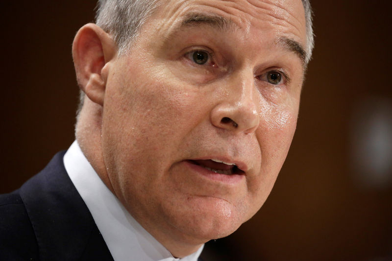 © Reuters. Oklahoma Attorney General Scott Pruitt testifies on his nomination to be administrator of the Environmental Protection Agency in Washington.