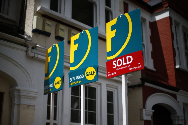 © Reuters. Estate agents boards are lined up outside houses in south London