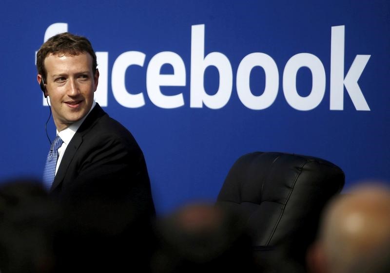 © Reuters. Grupos de derechos alegan que Facebook desdeña quejas por censura y abusos