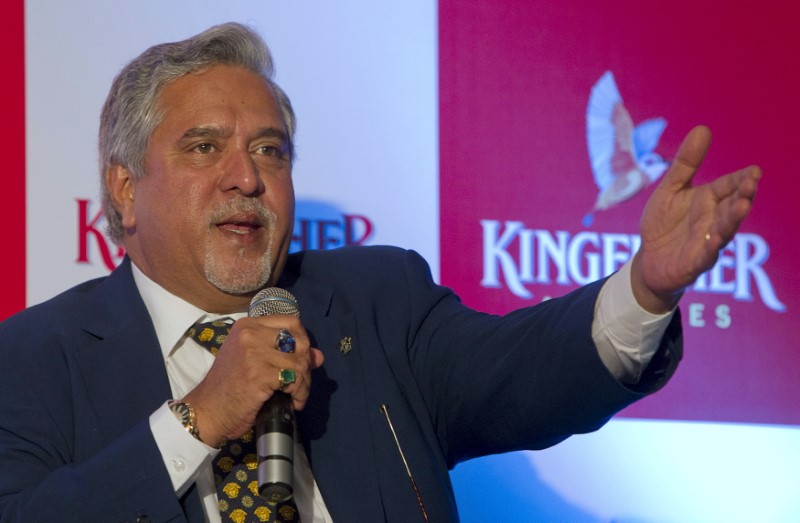 © Reuters. Kingfisher Airlines Chairman Vijay Mallya speaks to the media during a news conference in Mumbai