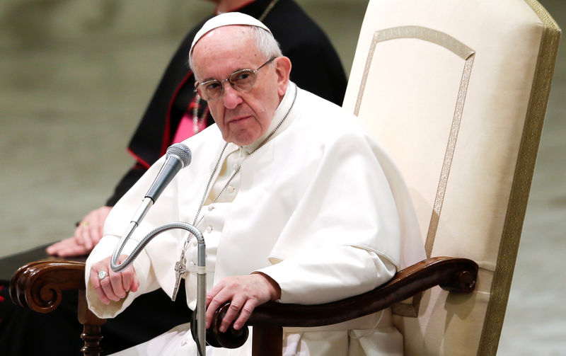 © Reuters. Pope Francis leads the weekly audience in Paul VI hall at the Vatican