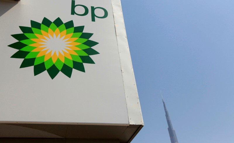 © Reuters. A British Petroleum (BP) logo is seen at a petrol station near the Burj Khalifa in Dubai