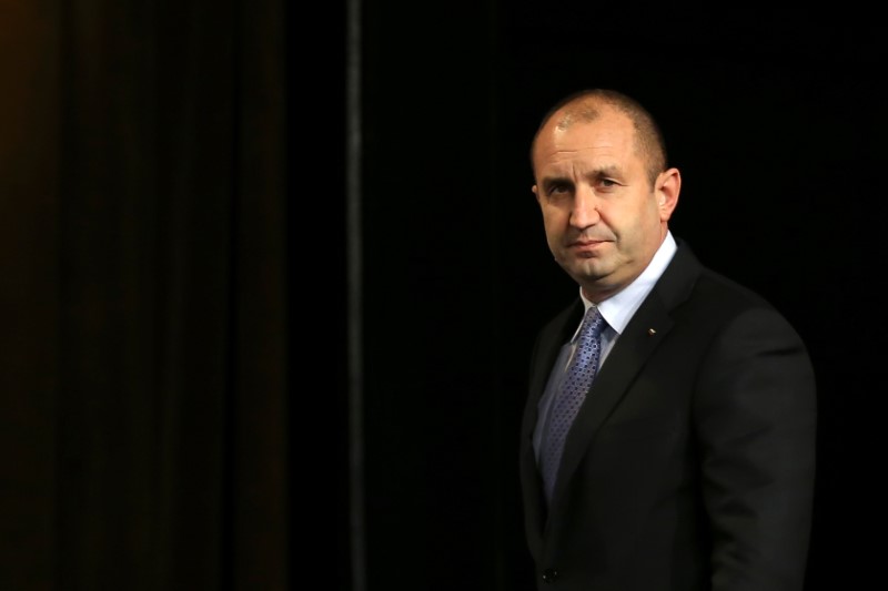 © Reuters. Presidential candidate of the Bulgarian Socialist Party Rumen Radev arrives for a news conference in Sofia