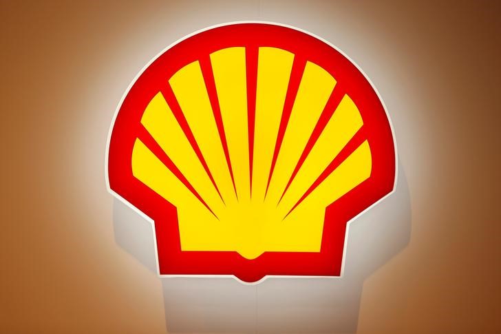 © Reuters. FILE PHOTO:  The logo of Shell is pictured at the 26th World Gas Conference in Paris