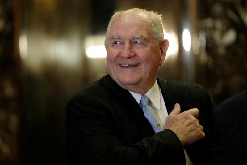 © Reuters. Ex-governador da Geórgia Sonny Perdue na Trump Tower, em Nova York