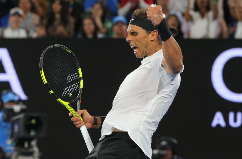 © Reuters. Nadal barre a Baghdatis y pasa a tercera ronda en Australia