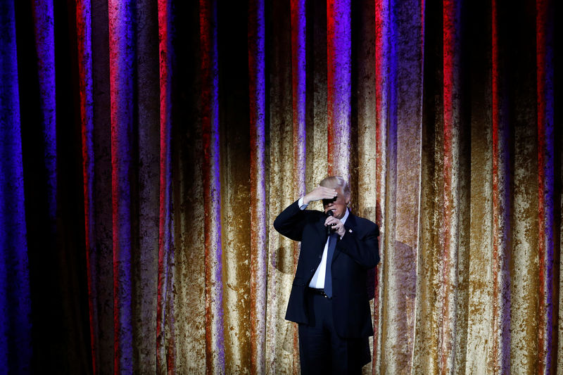 © Reuters. Trump speaks to diplomats at the Presidential Inaugural Committee (PIC) Chairman's Global Dinner in Washington