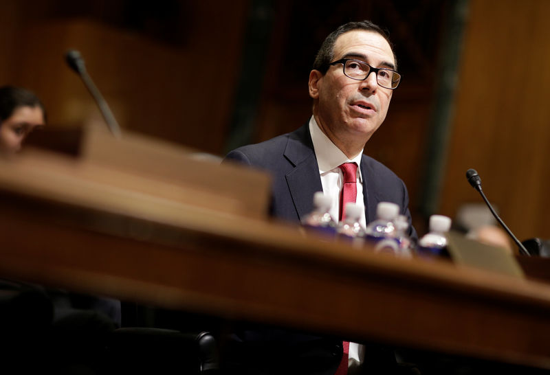 © Reuters. Steven Mnuchin testifies on his nomination to be Treasury secretary in Washington