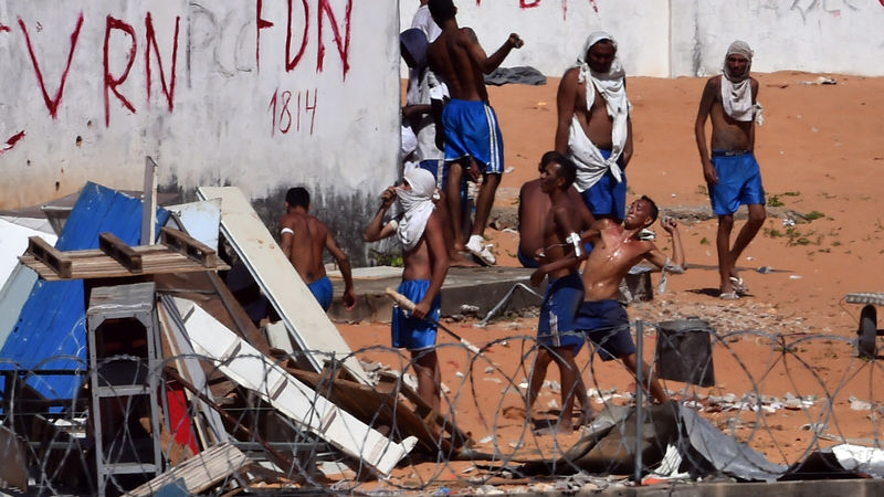 © Reuters. Presos de facções rivais entram em confronto na prisão de Alcaçuz em Natal