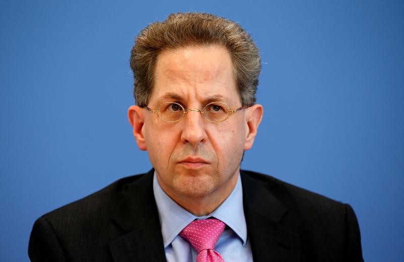 © Reuters. Maassen, Germany's head of the German Federal Office for the Protection of the Constitution addresses a news conference to introduce the agency's 2015 report on threats to the constitution in Berlin