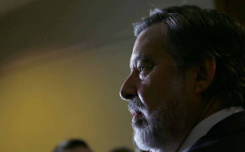 © Reuters. Senator Alejandro Guillier is seen inside the Chilean congress in Valparaiso, Chile.