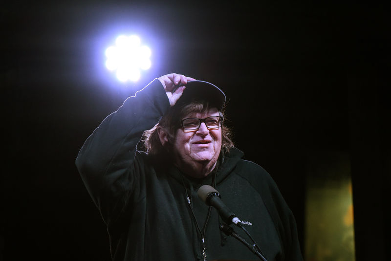 © Reuters. Michael Moore speaks at a protest against U.S. President-elect Donald Trump outside the Trump International Hotel in New York City