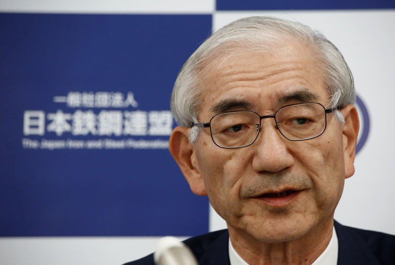 © Reuters. Kosei Shindo, chairman of the Japan Iron and Steel Federation and president of Nippon Steel & Sumitomo Metal Corp, attends a news conference in Tokyo