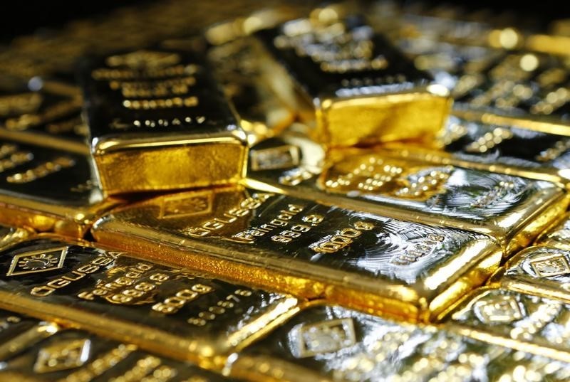 © Reuters. Слитки золота на заводе Austrian Gold and Silver Separating Plant 'Oegussa' в Вене