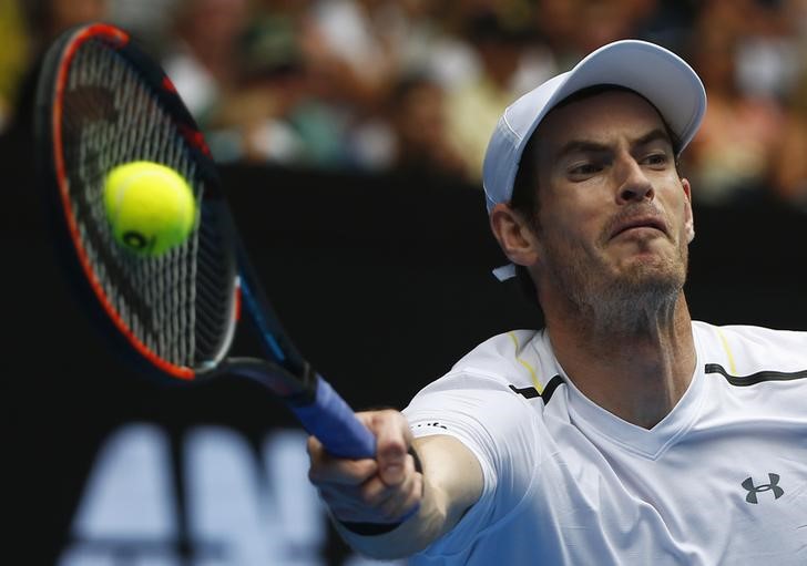 © Reuters. Murray, Wawrinka y Federer continúan avanzando en el Abierto de Australia