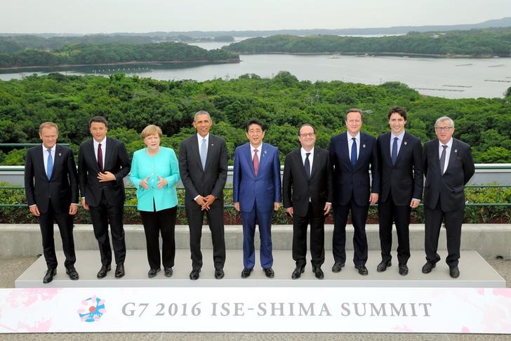 © Reuters. Лидеры стран G7 на саммите в Японии