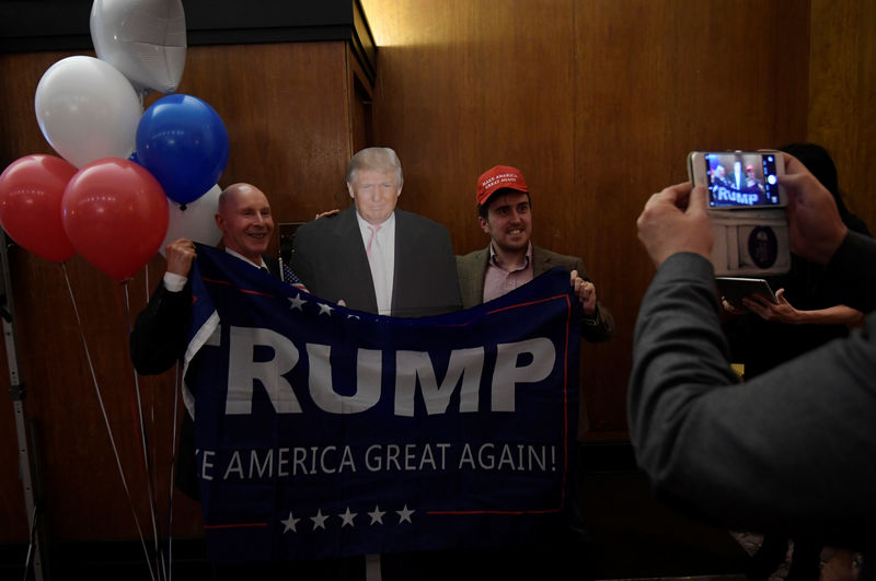 © Reuters. Supporters pose with a cut out during a Republicans overseas party to celebrate the inauguration of Donald Trump as U.S. President in London