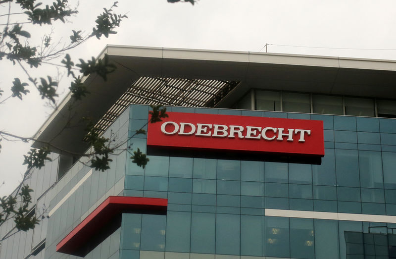 © Reuters. A sign of the Odebrecht  Brazilian construction conglomerate is seen at their headquarters in Lima