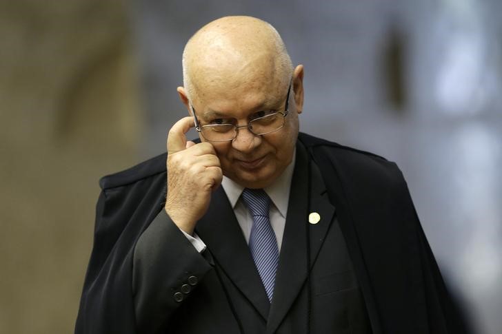 © Reuters. O ministro Teori Zavascki durante sessão no Supremo Tribunal Federal