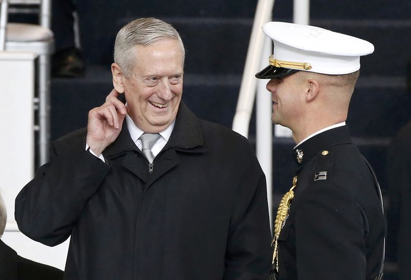 © Reuters. Retired U.S. Marine Corps General and defense secretary-nominee James Mattis speaks with a Marine guard before the Inaugural parade