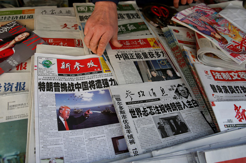 © Reuters. Chinese news papers showing U.S. President Donald J. Trump at a newsstand in Shanghai