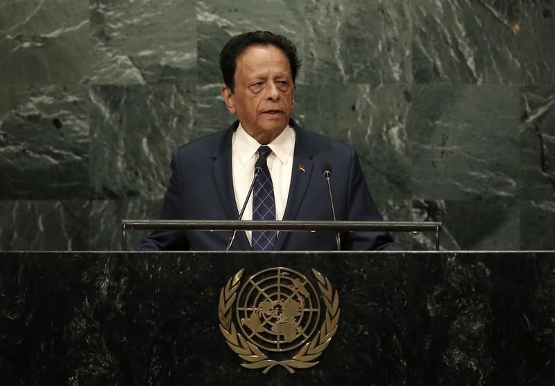 © Reuters. Prime Minister Anerood Jugnauth of Mauritius addresses the 71st United Nations General Assembly in the New York