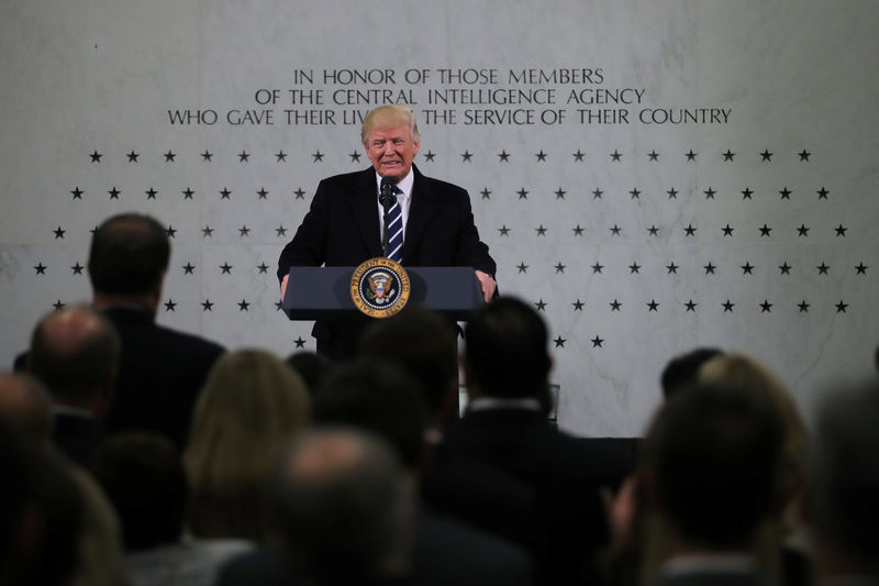 © Reuters. U.S. President Donald Trump delivers remarks during a visit to the Central Intelligence Agency in Langley, Virginia