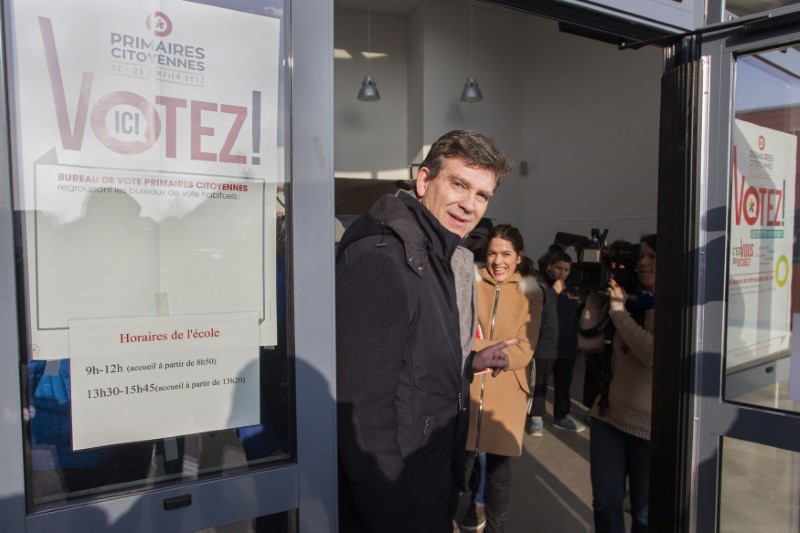 © Reuters. LES FRANÇAIS VOTENT POUR LA PRIMAIRE DE LA GAUCHE