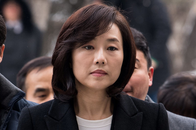 © Reuters. Culture Minister Cho Yoon-sun arrives at the Seoul Central District court in Seoul