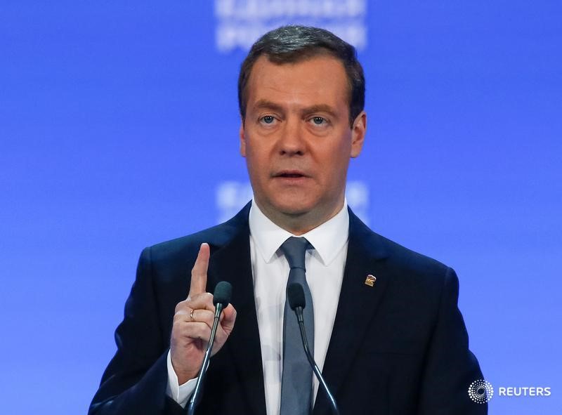 © Reuters. Премьер-министр России Дмитрий Медведев на съезде "Единой России" в Москве