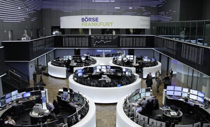 © Reuters. La banca y Essentra lastran las bolsas europeas mientras Generali sube