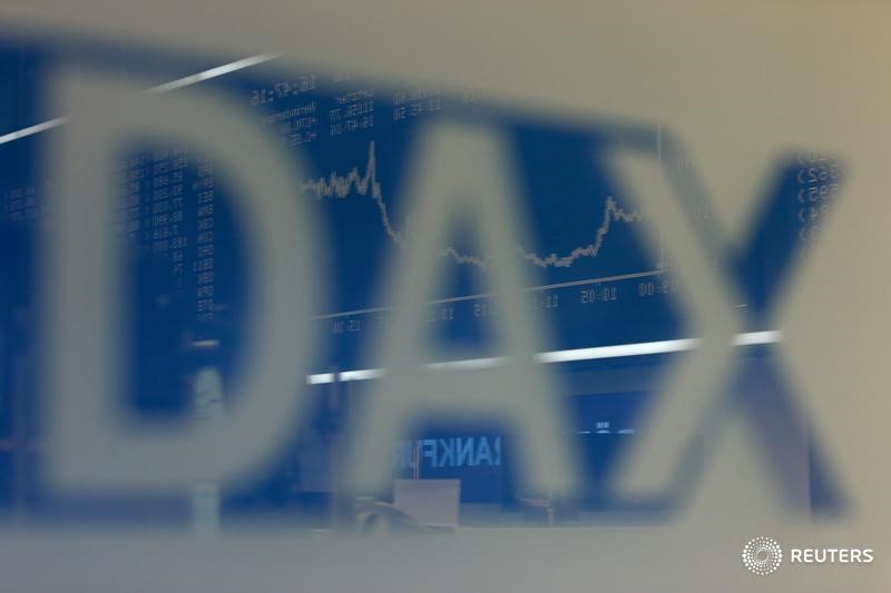 © Reuters. Логотип индекса DAX на бирже во Франкфурте-на-Майне