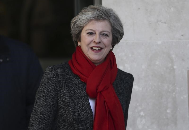 © Reuters. May busca un enfoque intervencionista para reavivar la industria post-Brexit