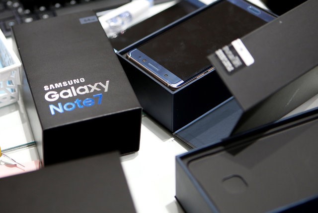 © Reuters. Caixas do Samsung Galaxy Note 7 vistas em prédio da companhia em Seul