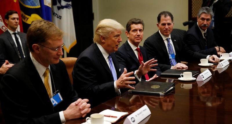 © Reuters. Президент США Дональд Трамп на встрече с руководителями американских компаний в Белом доме