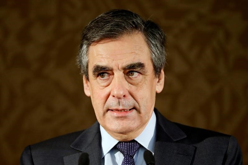 © Reuters. FILLON APPÈLE À BERLIN À "UN SURSAUT EUROPEEN"