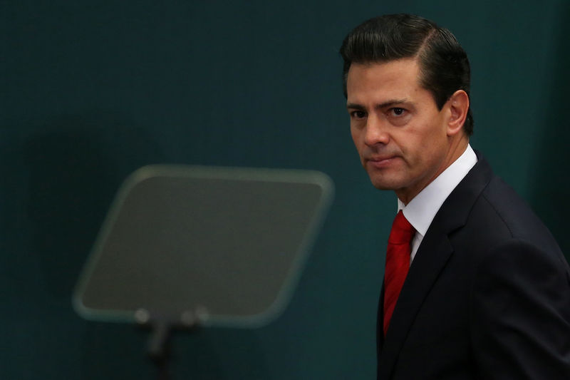 © Reuters. Mexico's President Enrique Pena Nieto takes part during the deliver of a message about foreign affairs at Los Pinos presidential residence in Mexico City